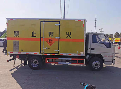太和爆破器材运输车工人安全操作规范与智能技术保障